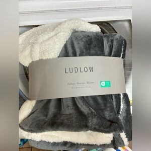 Gray Velvet Sherpa Throw Blanket